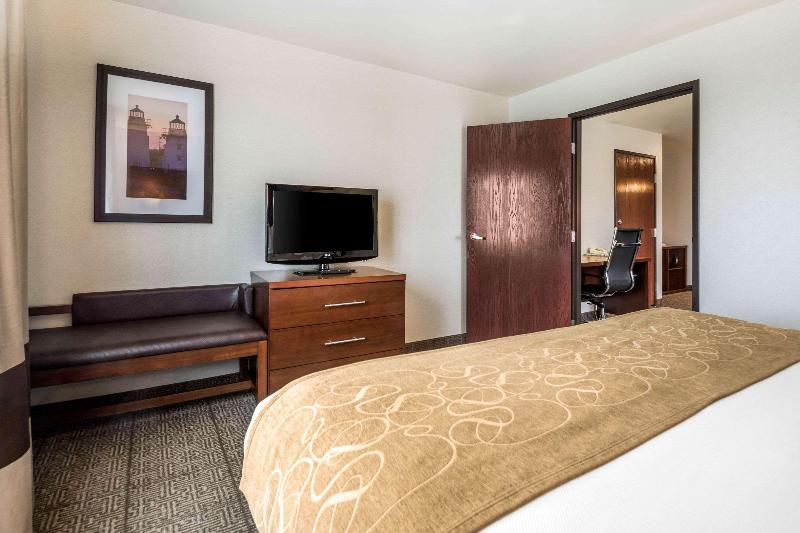 Comfort Suites At Par 4 Resort image