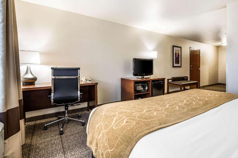 Comfort Suites At Par 4 Resort image