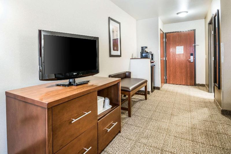 Comfort Suites At Par 4 Resort image