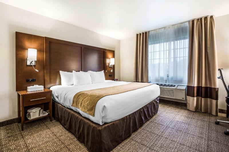 Comfort Suites At Par 4 Resort image