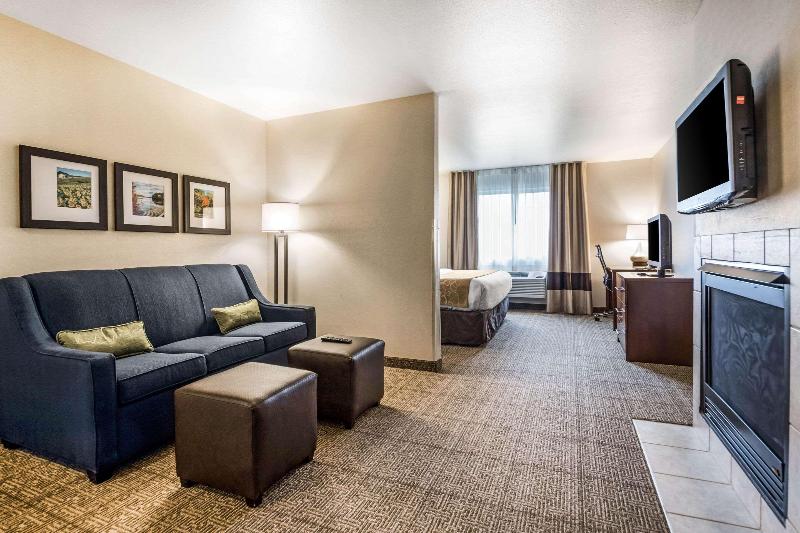 Comfort Suites At Par 4 Resort image