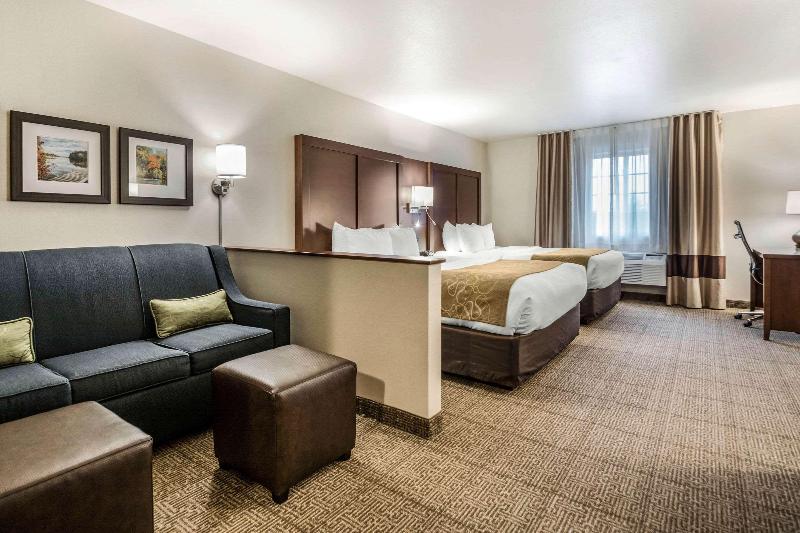 Comfort Suites At Par 4 Resort image