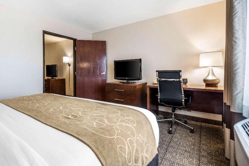 Comfort Suites At Par 4 Resort image