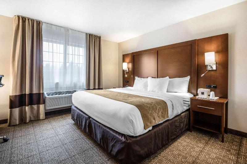 Comfort Suites At Par 4 Resort image