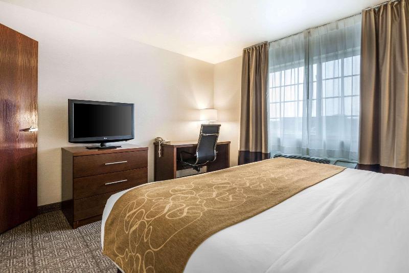 Comfort Suites At Par 4 Resort image