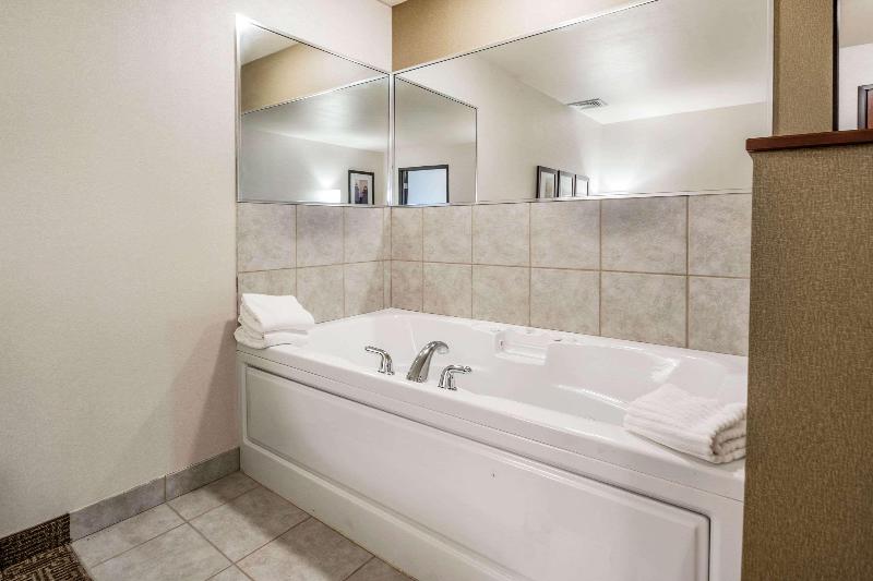 Comfort Suites At Par 4 Resort image