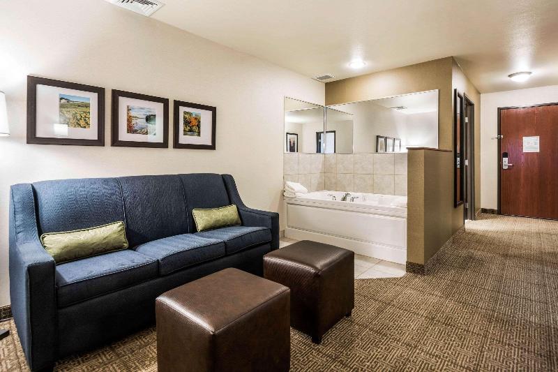 Comfort Suites At Par 4 Resort image