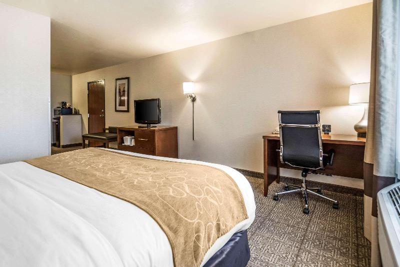 Comfort Suites At Par 4 Resort image
