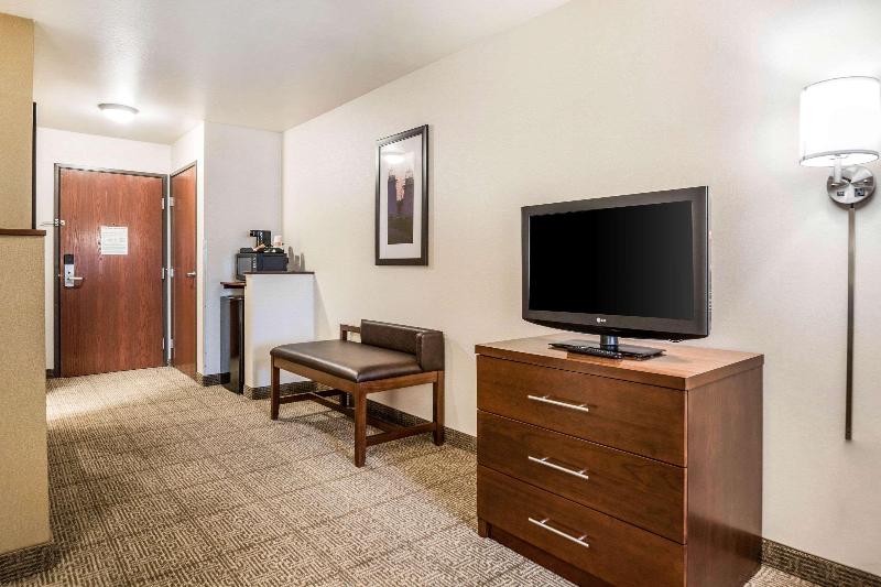 Comfort Suites At Par 4 Resort image