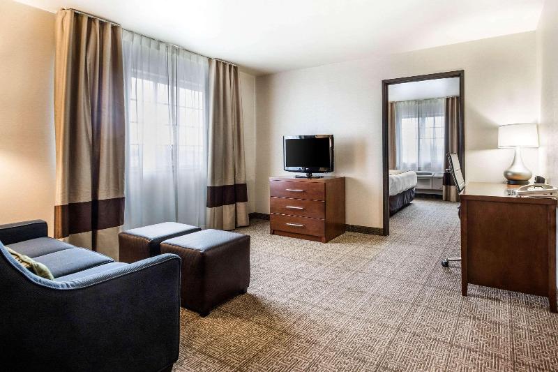 Comfort Suites At Par 4 Resort image