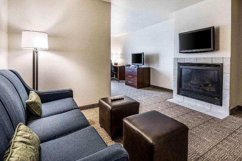 Comfort Suites At Par 4 Resort image