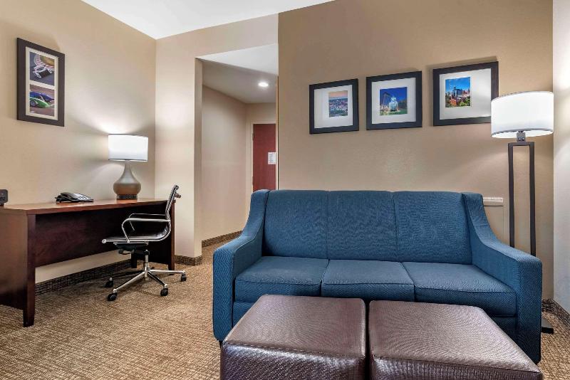Comfort Suites Pell City I-20 exit 158 image