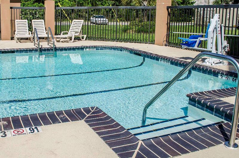 Comfort Suites North Mobile image