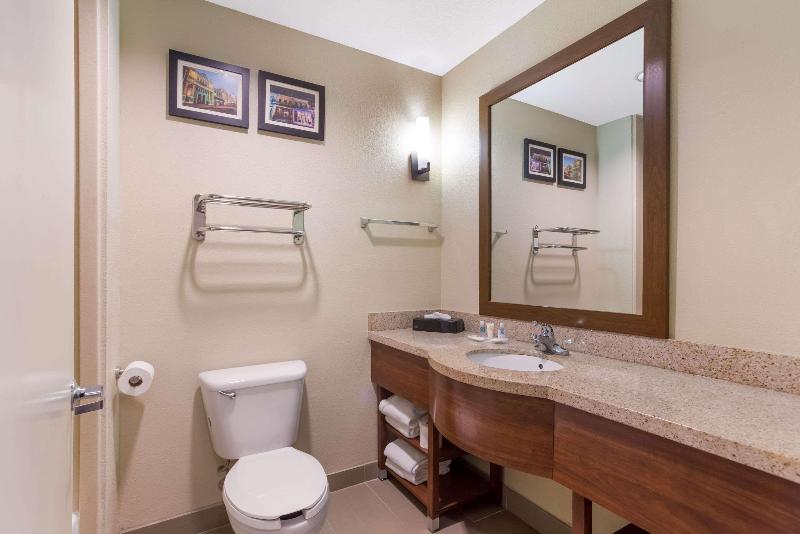Comfort Suites North Mobile image