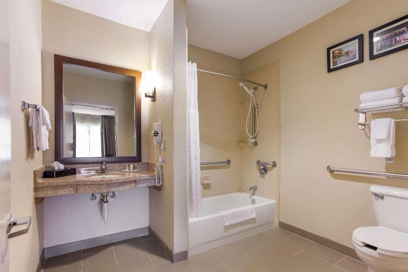 Comfort Suites North Mobile image