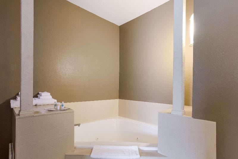 Comfort Suites North Mobile image