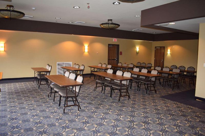 Comfort Inn & Suites Near Lake Guntersville image