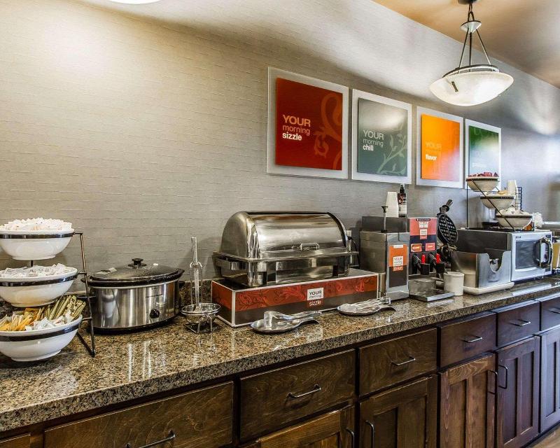 Comfort Inn & Suites Near Lake Guntersville image