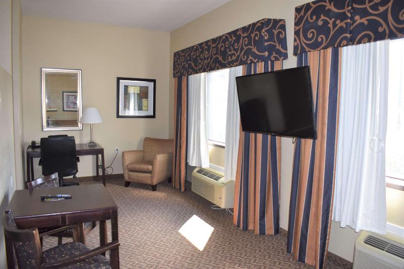 Comfort Inn & Suites Near Lake Guntersville image