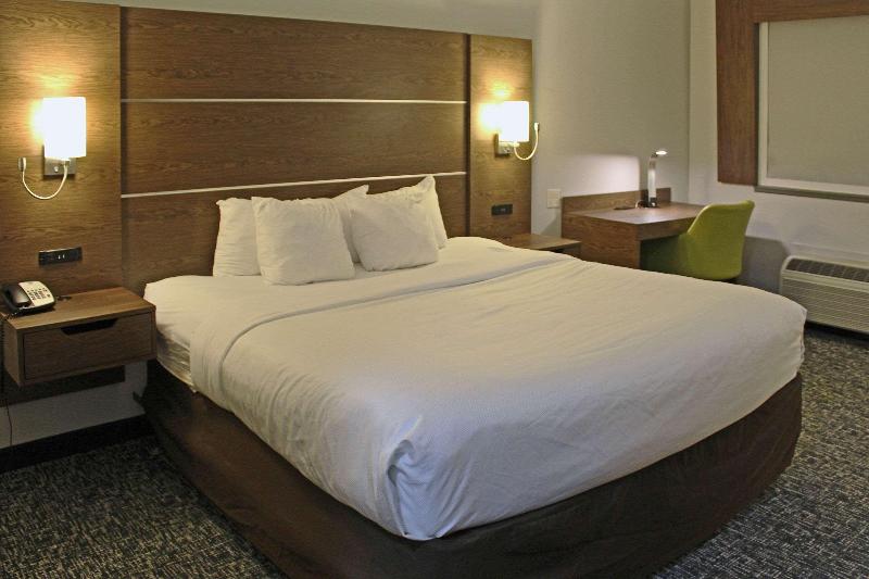 Comfort Inn & Suites Near Lake Guntersville image