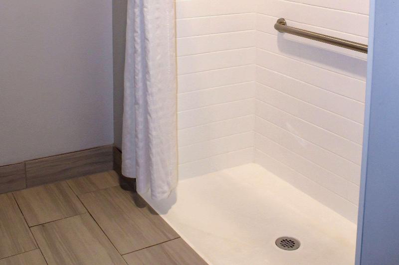 Comfort Inn & Suites Near Lake Guntersville image