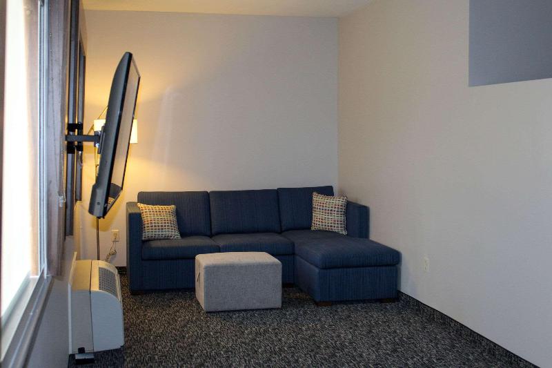 Comfort Inn & Suites Near Lake Guntersville image