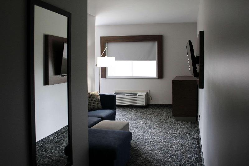 Comfort Inn & Suites Near Lake Guntersville image