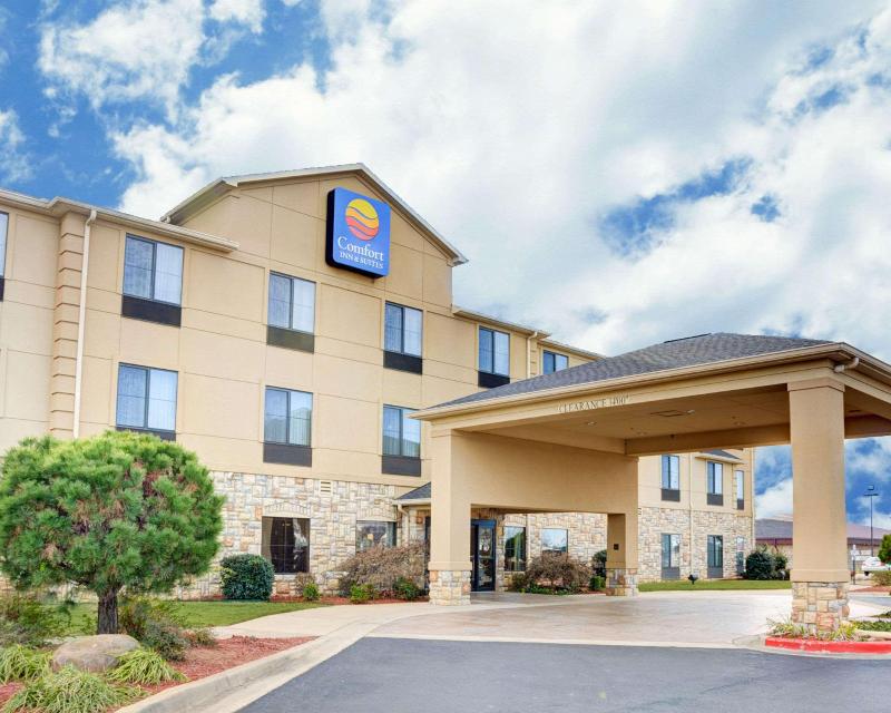 Comfort Inn AND Suites