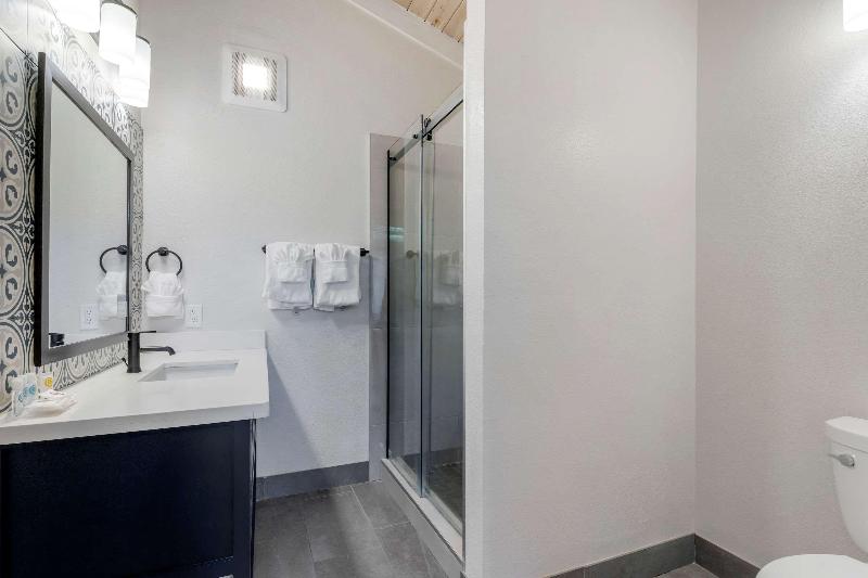 Comfort Inn Carmel By the Sea image