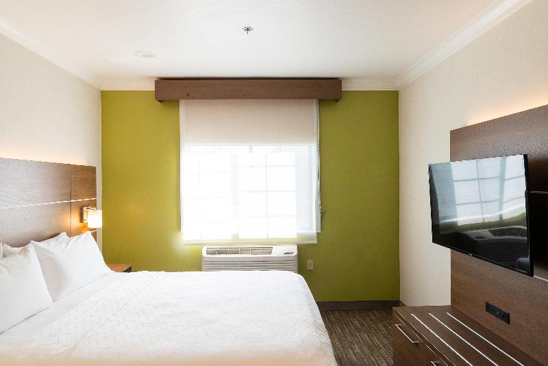 Holiday Inn Express Suites Davis University Area photo 21