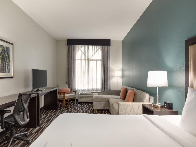 La Quinta Inn & Suites Fairfield - Napa Valley image