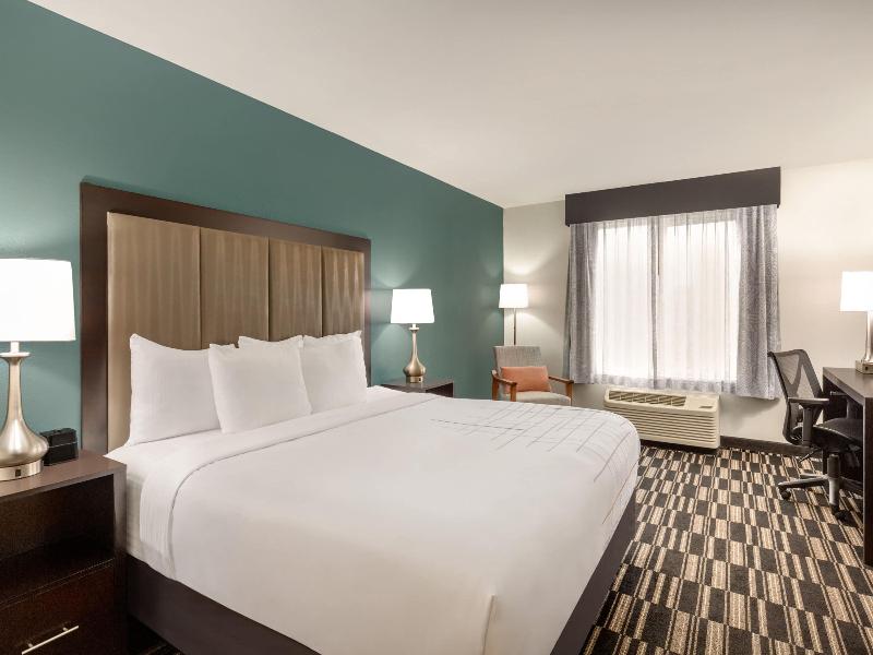 La Quinta Inn & Suites Fairfield - Napa Valley image