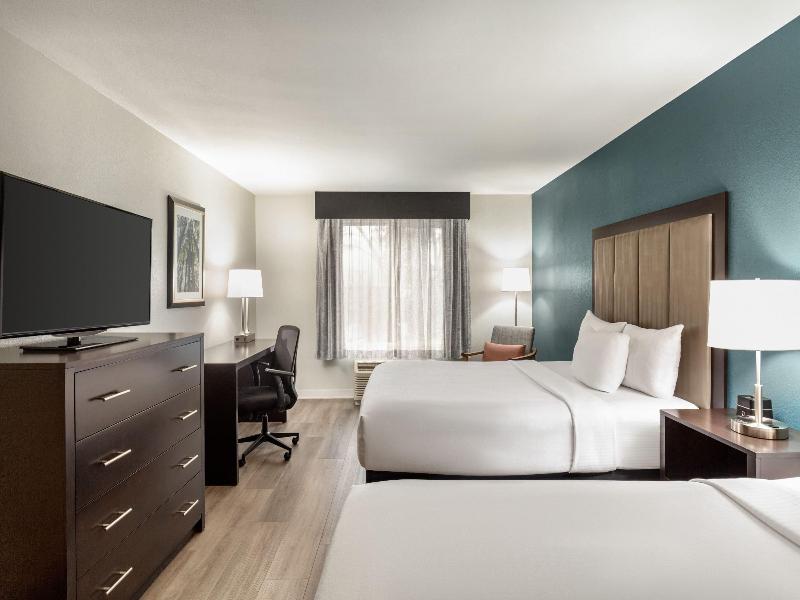 La Quinta Inn & Suites Fairfield - Napa Valley image