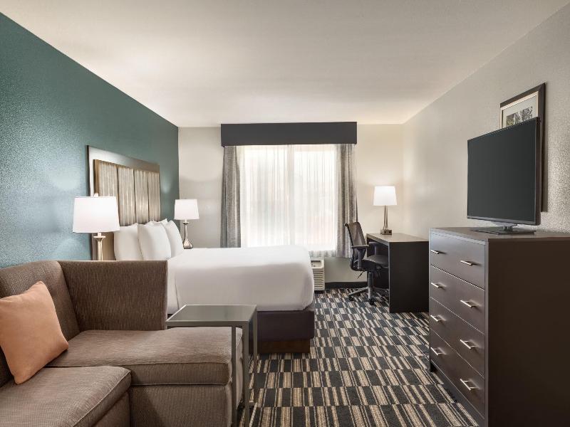 La Quinta Inn & Suites Fairfield - Napa Valley image