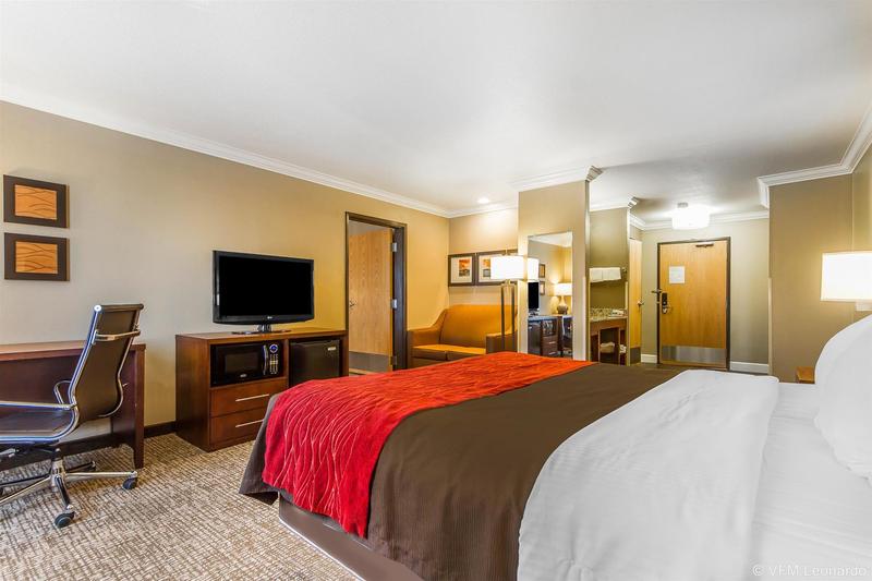 Comfort Inn AND Suites Redwood Country