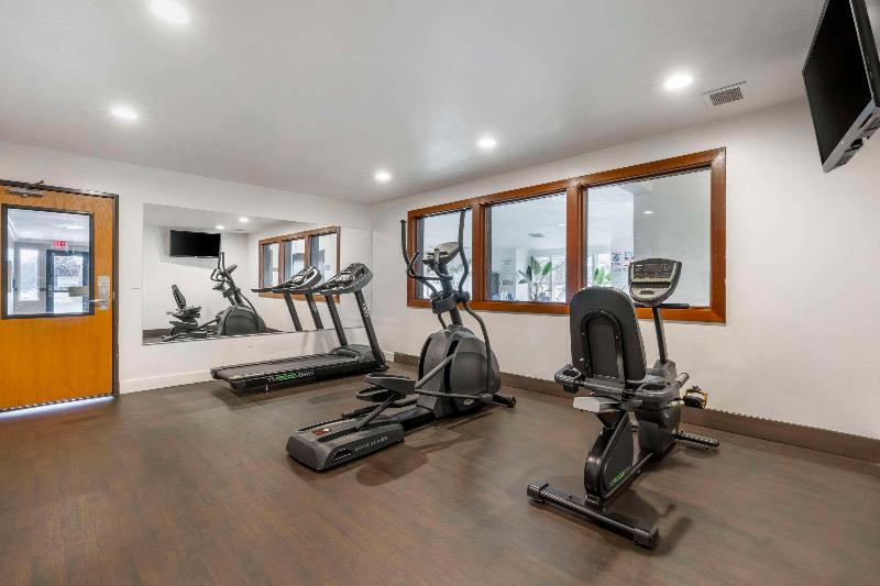 Comfort Inn & Suites Redwood Country image