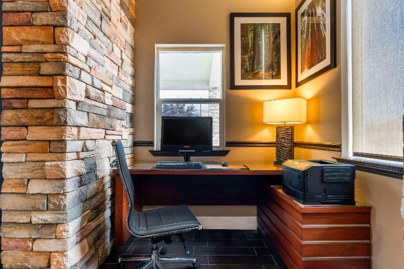 Comfort Inn & Suites Redwood Country image