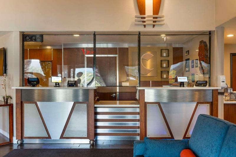 Comfort Inn & Suites Redwood Country image