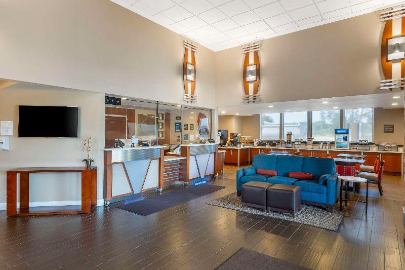Comfort Inn & Suites Redwood Country image