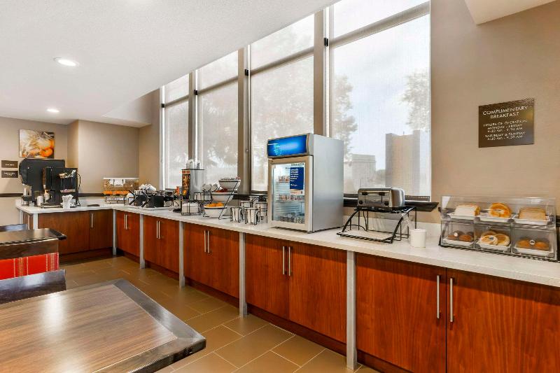Comfort Inn & Suites Redwood Country image