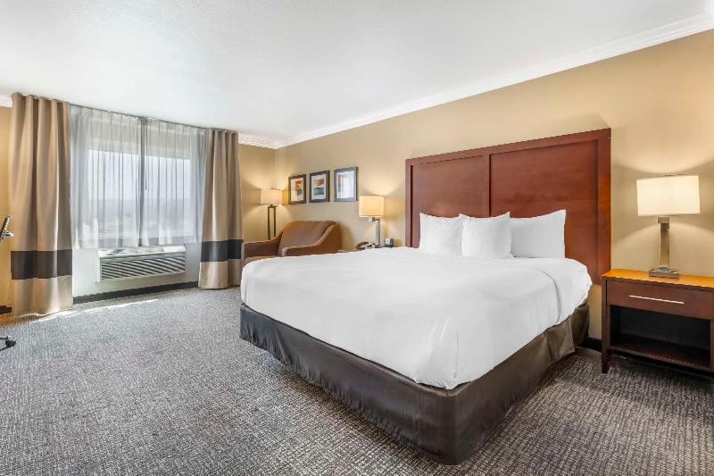 Comfort Inn & Suites Redwood Country image