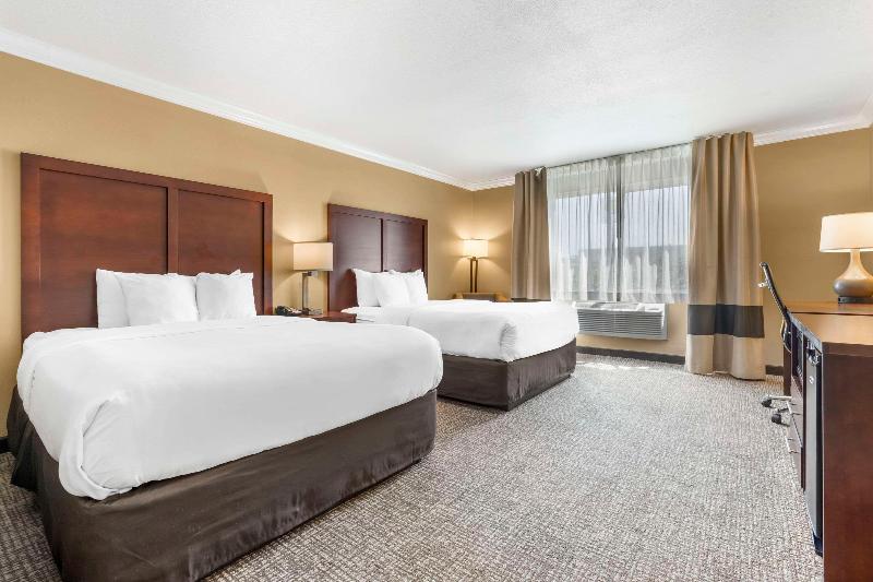 Comfort Inn & Suites Redwood Country image