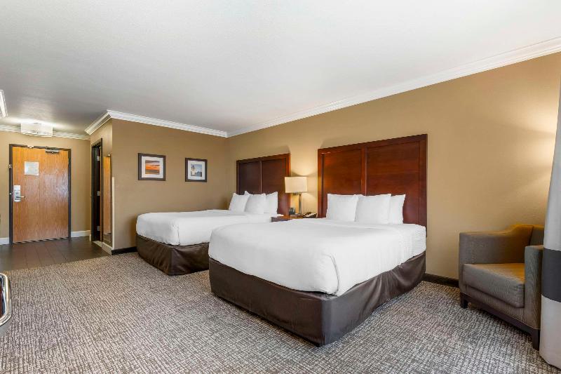 Comfort Inn & Suites Redwood Country image