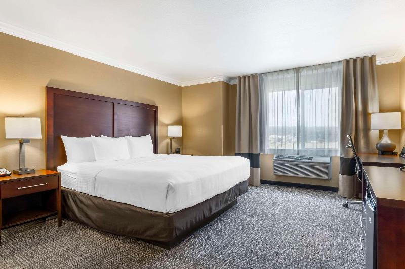 Comfort Inn & Suites Redwood Country image