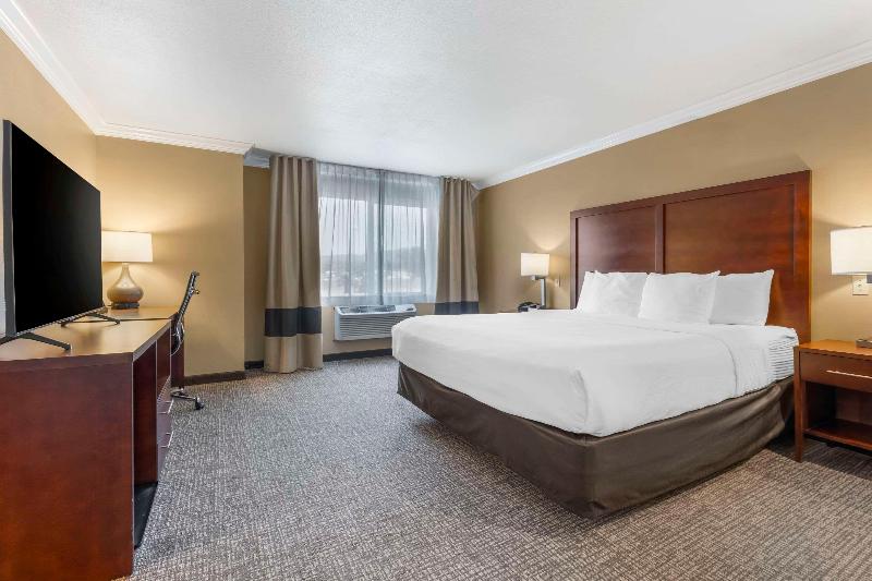 Comfort Inn & Suites Redwood Country image