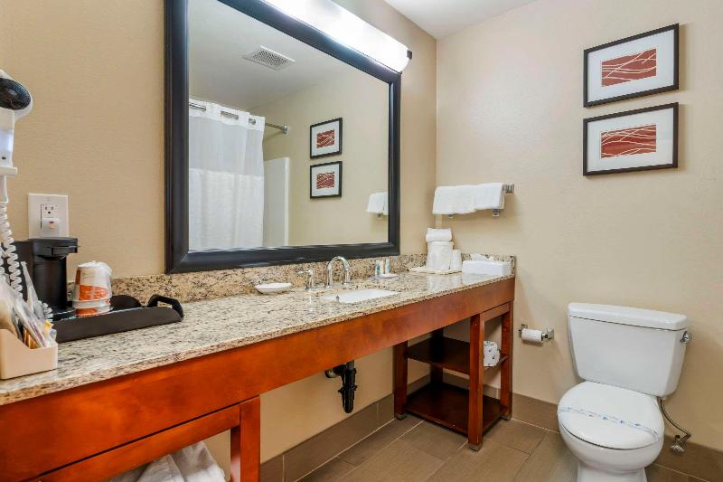 Comfort Inn & Suites Redwood Country image