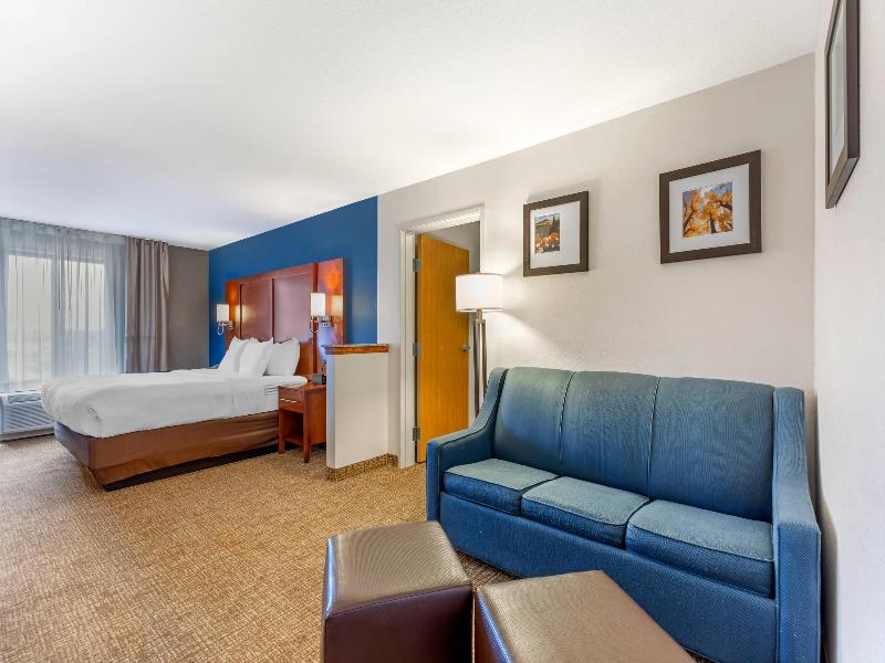 Comfort Suites Longmont image