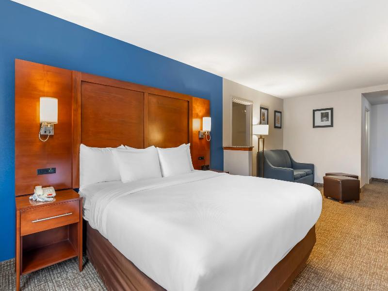 Comfort Suites Longmont image