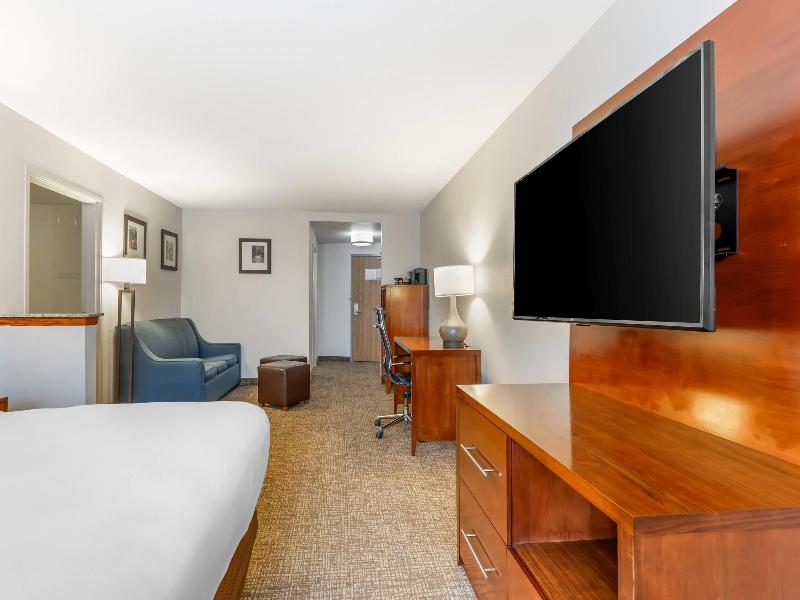 Comfort Suites Longmont image