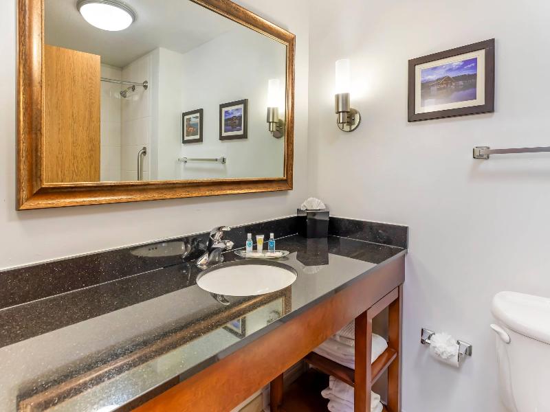 Comfort Suites Longmont image